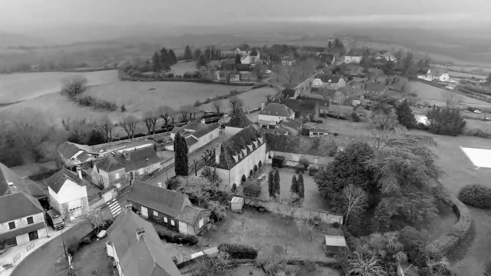 Toitures et bâti dense observés par drone pour le suivi de chantier