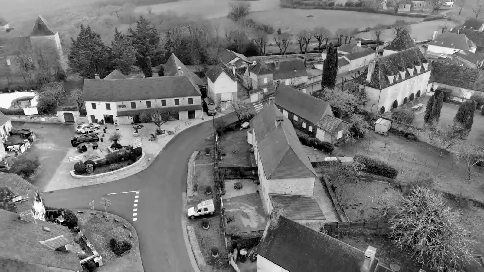 Vue aérienne d'un bourg français capté par drone pour une visite virtuelle 3D